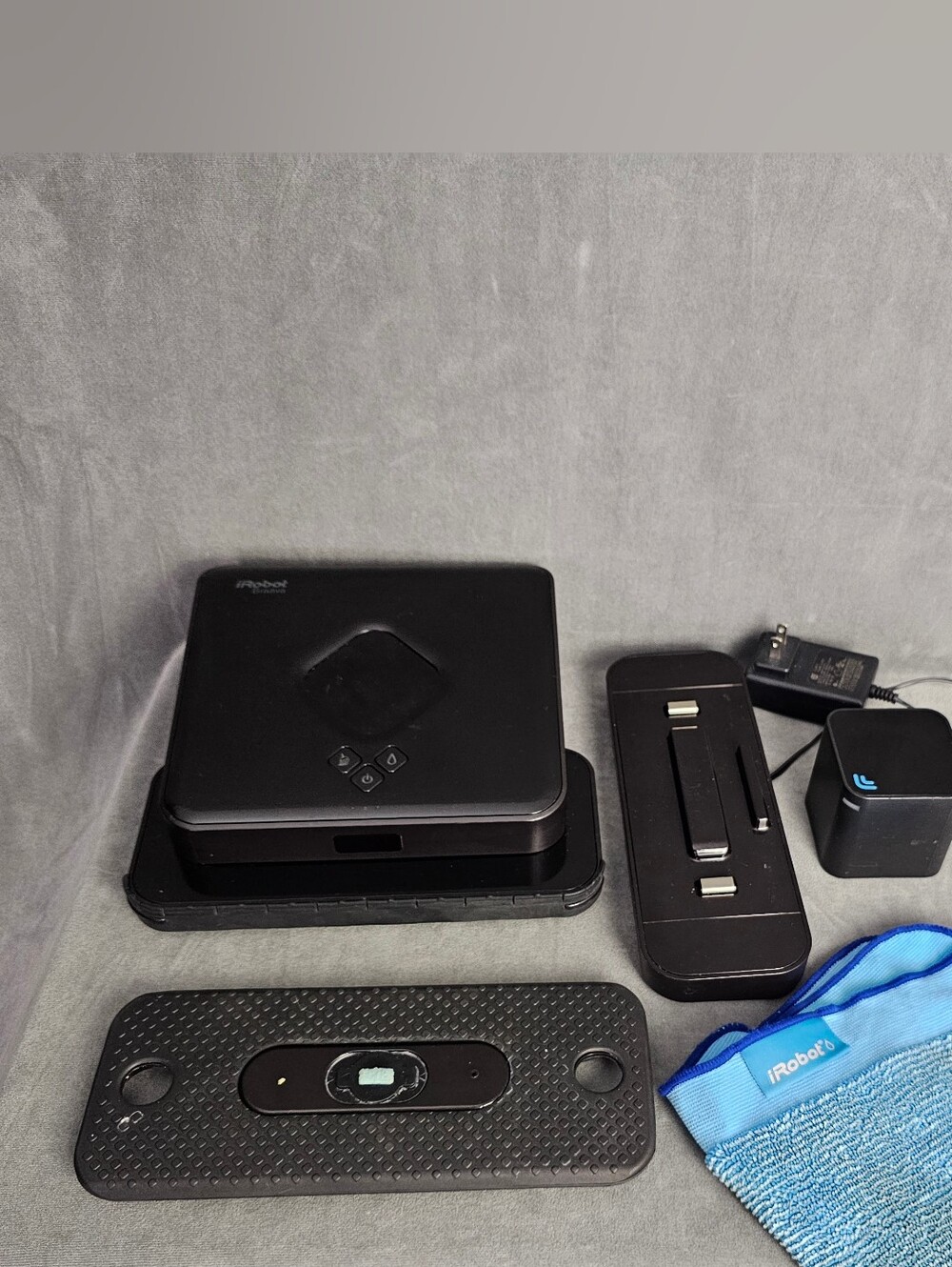 iRobot Braava 380 Black Robot Mop With Charging Dock *Tested & Working E1-1